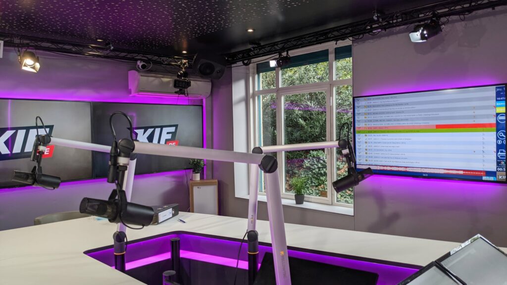 10-5-1024x576 K.I.F nos studios radio