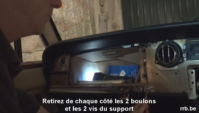 12 Dépose boiseries tableau de bord