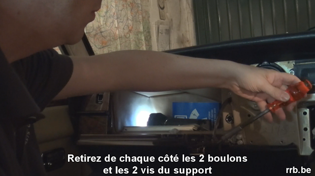 13 Dépose boiseries tableau de bord