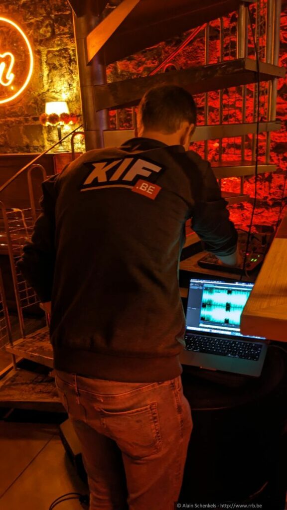 14-6-576x1024 K.I.F nos studios radio