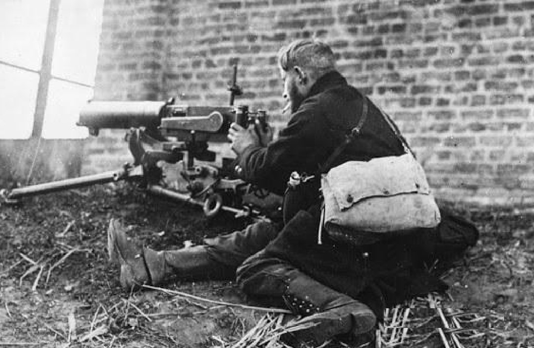 1914 un mitrailleur belge en action