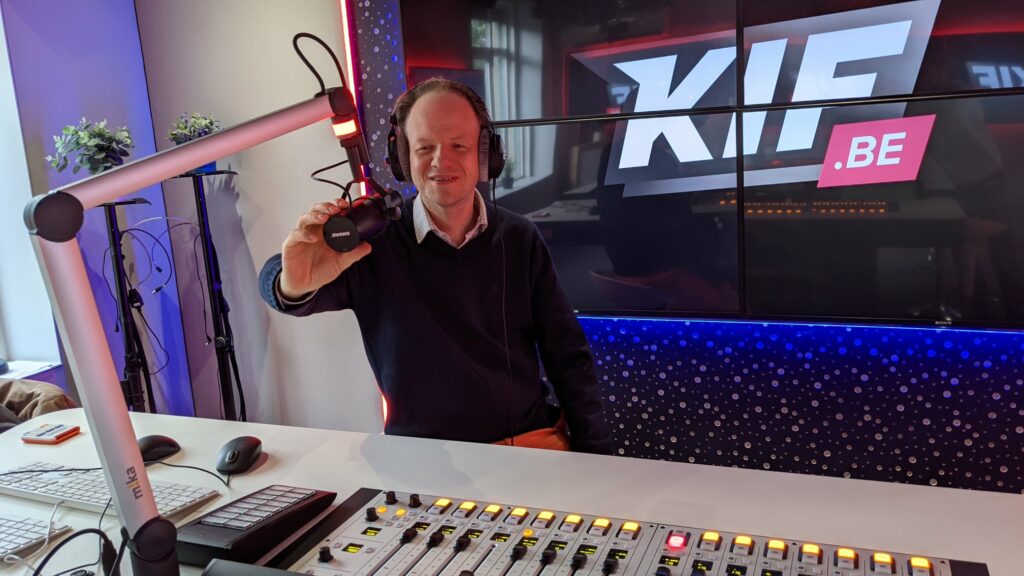 2-5-1024x576 K.I.F nos studios radio