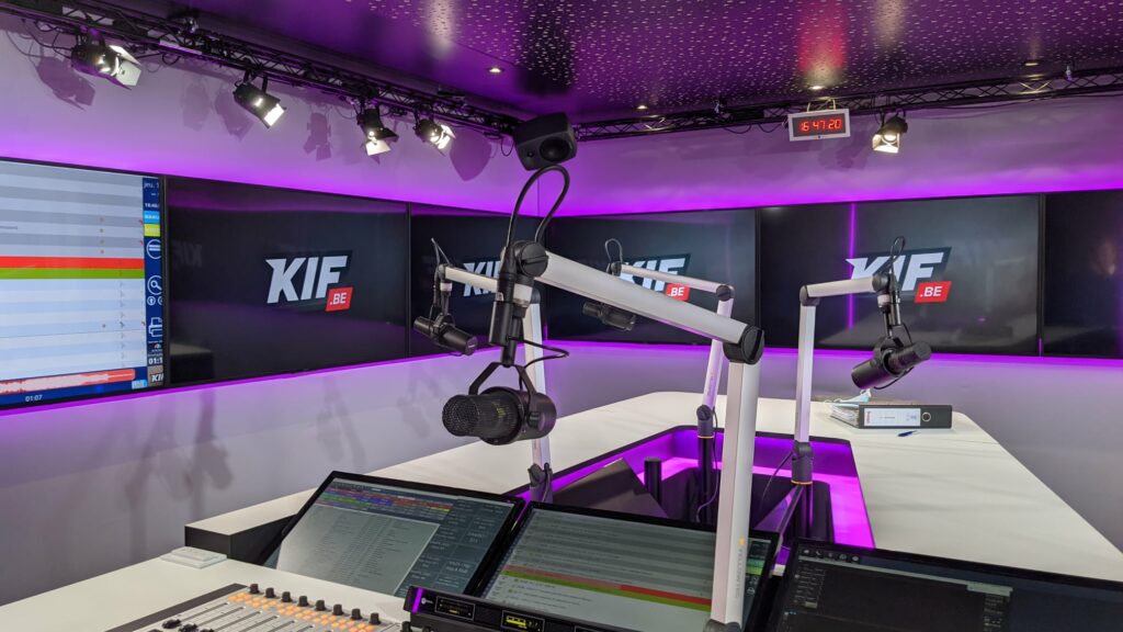 8-5-1024x576 K.I.F nos studios radio