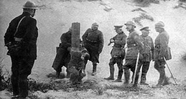 Lorsque des soldats qui pourtant risquent leurs vies, sont fusillés par les leurs. l'histoire du caporal français emile le pahun fusillé en 1916