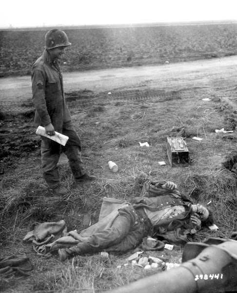 Reflexions-philosophiques-toutes-personnelles-sur-les-hommes-et-les-guerres-4-1 Réflexions philosophiques toutes personnelles sur les hommes et les guerres (Essai)