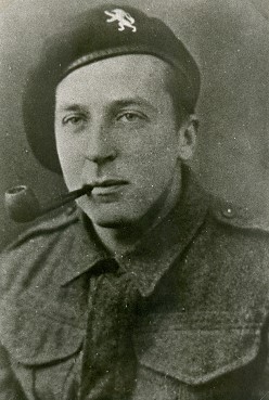 SIMOEN-Lucien-1920-1944 Hommage aux soldats tués à l'ennemi