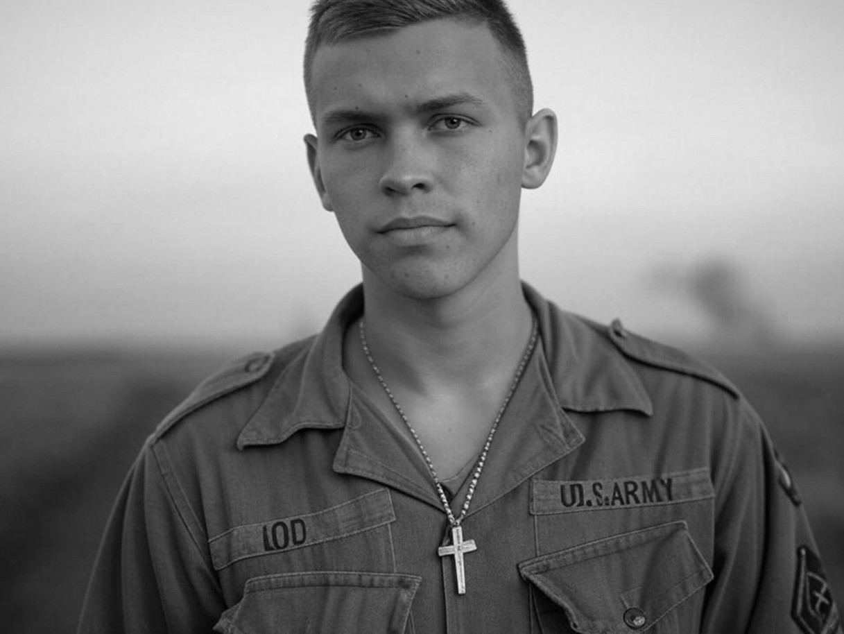 Un soldat américain sauvé par une croix autour du coup