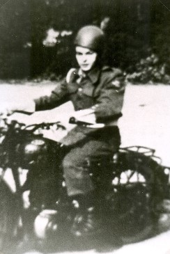 VAN-DEN-BROECK-Guillaume-1923-1944 Hommage aux soldats tués à l'ennemi