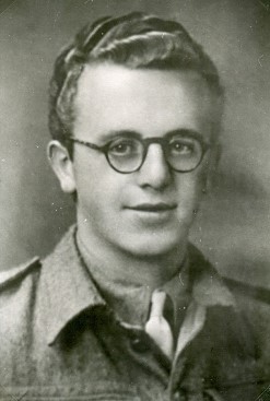 VAN-ROSSE-Rene Hommage aux soldats tués à l'ennemi