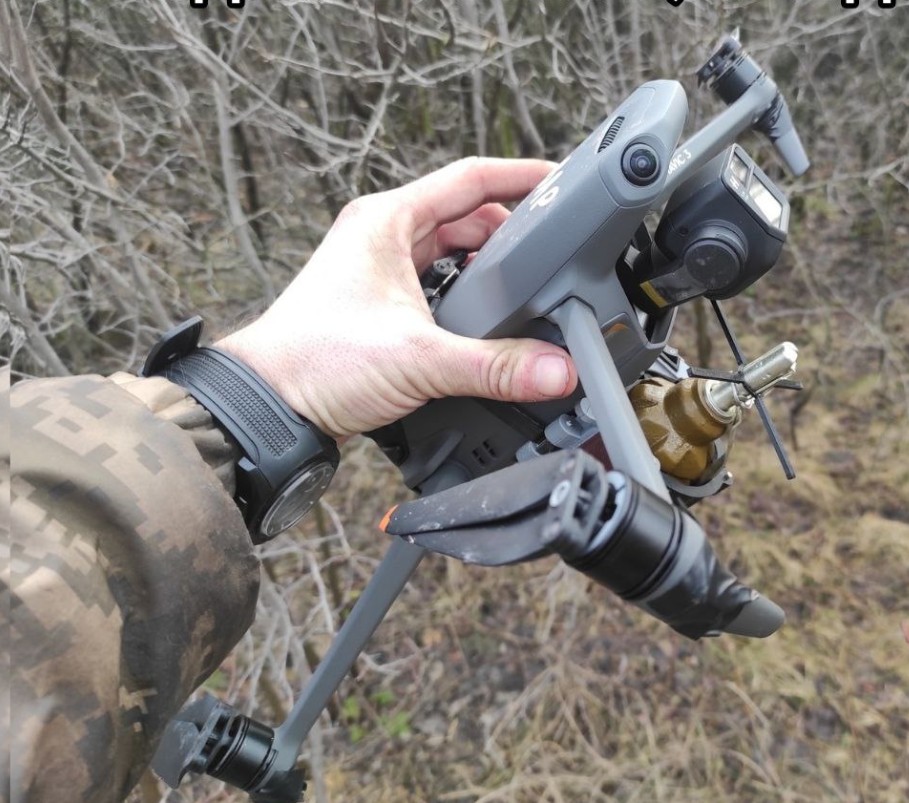 Drone lanceur de grenade