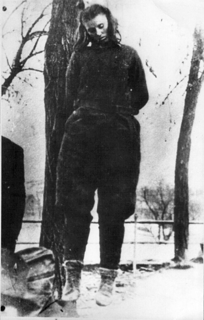Lepa-Radic-resistante-pendue-a-17-ans-par-les-nazis-653x1024 Lepa Radić, résistante pendue à 17 ans par les nazis