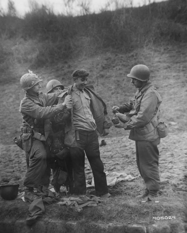 Au-coeur-des-flammes-un-refugie-russe-sauve-un-soldat-americain Au cœur des flammes, un réfugié russe sauve un soldat américain