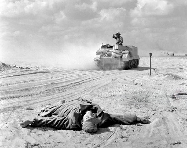 El-Alamein-soldat-ennemi-tue La reddition à El-Alamein en novembre 1942 d'un soldat Italien - Histoire et combat de cette bataille