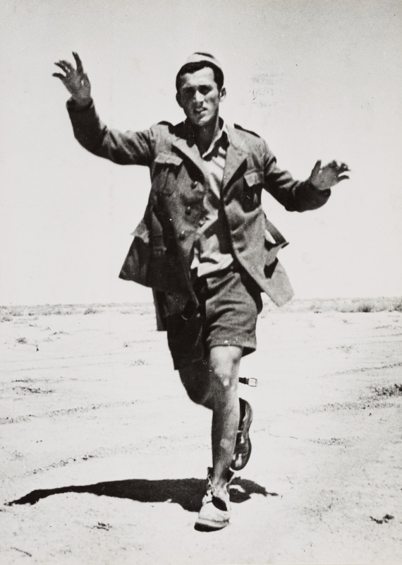 La-reddition-a-El-Alamein-en-novembre-1942-dun-soldat-Italien La reddition à El-Alamein en novembre 1942 d'un soldat Italien - Histoire et combat de cette bataille