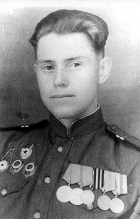 Le-soldat-ukrainien-Vladimir-Mateychuk-19-ans-execute-un-officier-allemand-capture Le soldat ukrainien Vladimir Mateychuk 19 ans exécute un officier allemand capturé